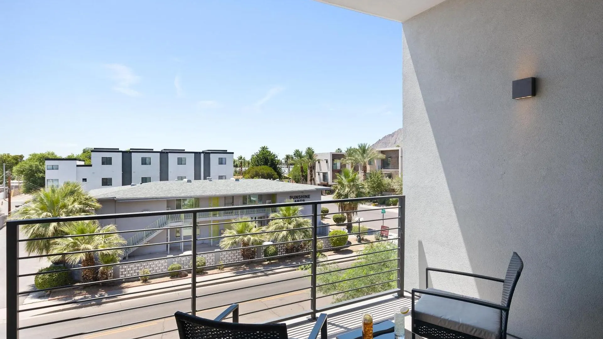 Дом отдыха Vista Del Camino-6 Luxe Condos-Hot Tub-In Old Town Скоттсдейл